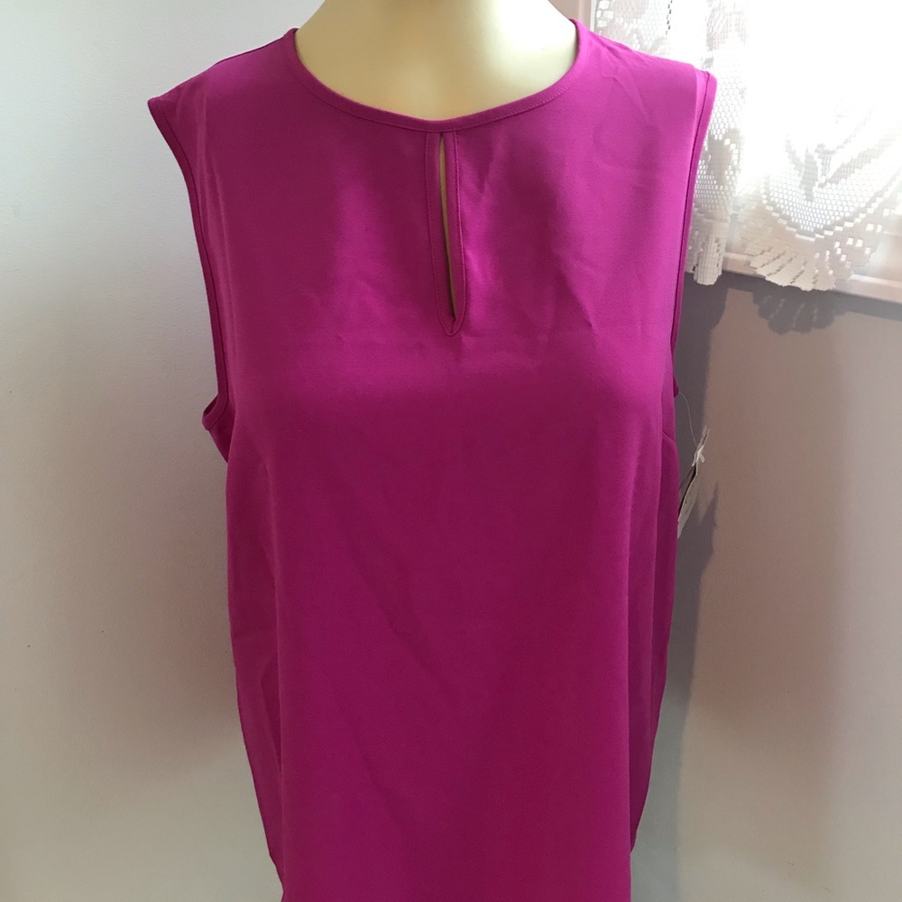 Kasper keyhole sleeveless top. NWT.